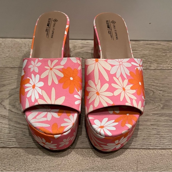 Call it Spring Floral Slides - Picture 5 of 6